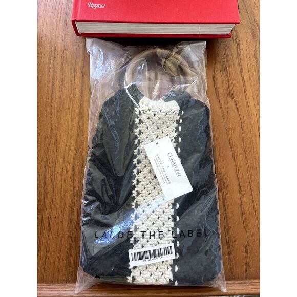 Laude the Label x Curateur Gabby Mini Macrame Bag Crochet with Wood Handle - Picture 3 of 5